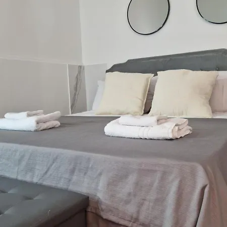 Maison La Scogliera אצ'י קסטלו